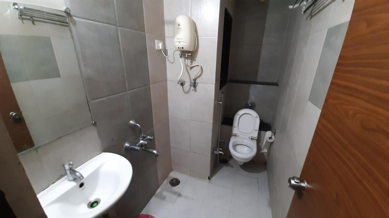 City Palace Hotel होटल सिटी पैलेस Насик Экстерьер фото