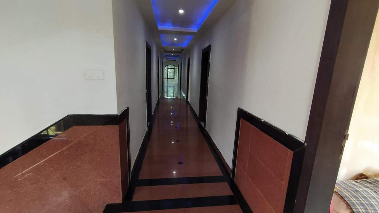 City Palace Hotel होटल सिटी पैलेस Насик Экстерьер фото