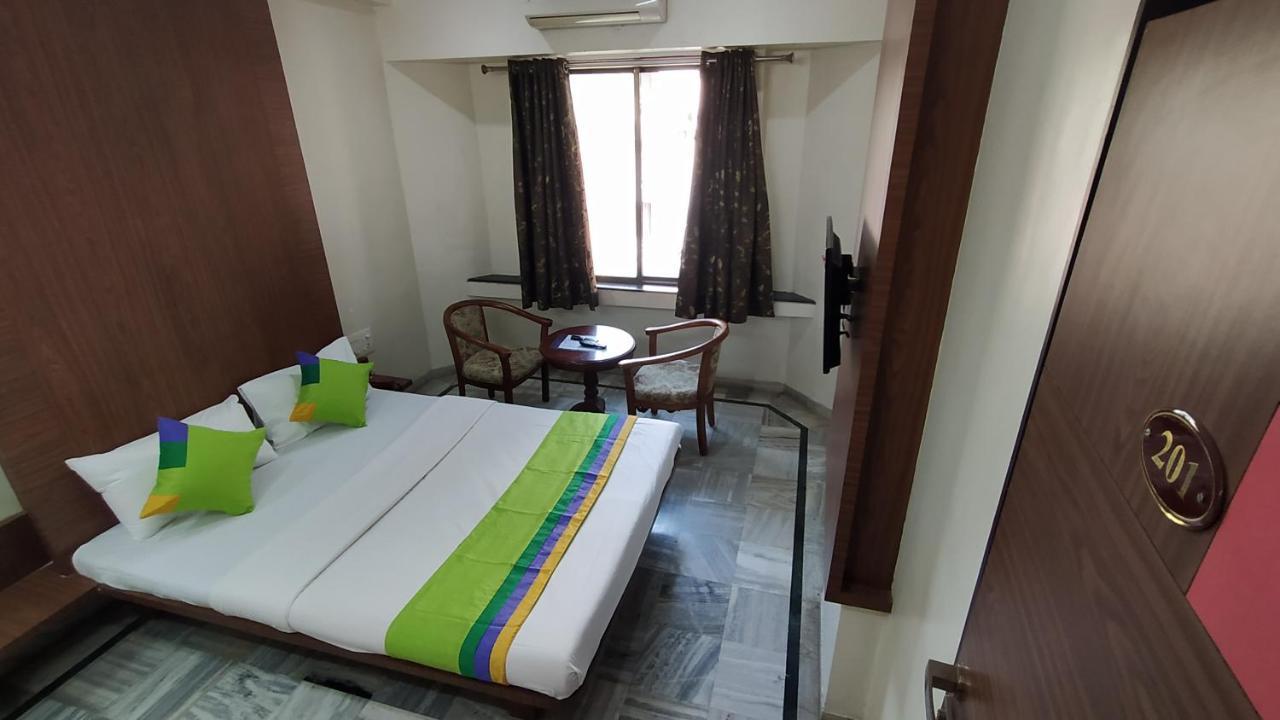 City Palace Hotel होटल सिटी पैलेस Насик Экстерьер фото
