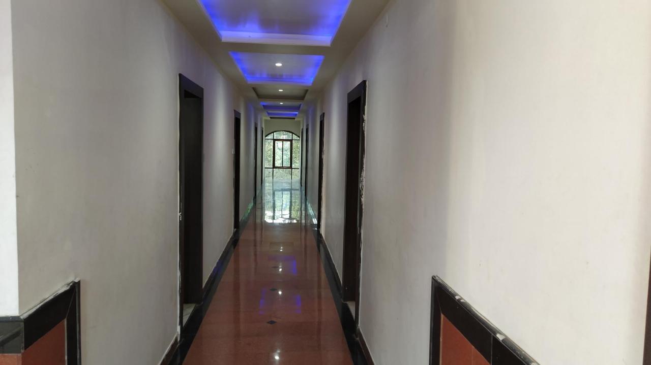 City Palace Hotel होटल सिटी पैलेस Насик Экстерьер фото
