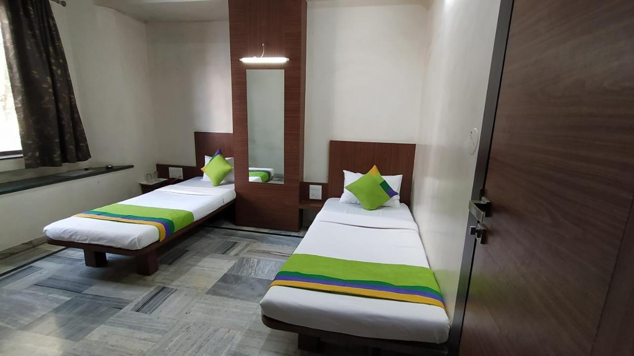 City Palace Hotel होटल सिटी पैलेस Насик Экстерьер фото