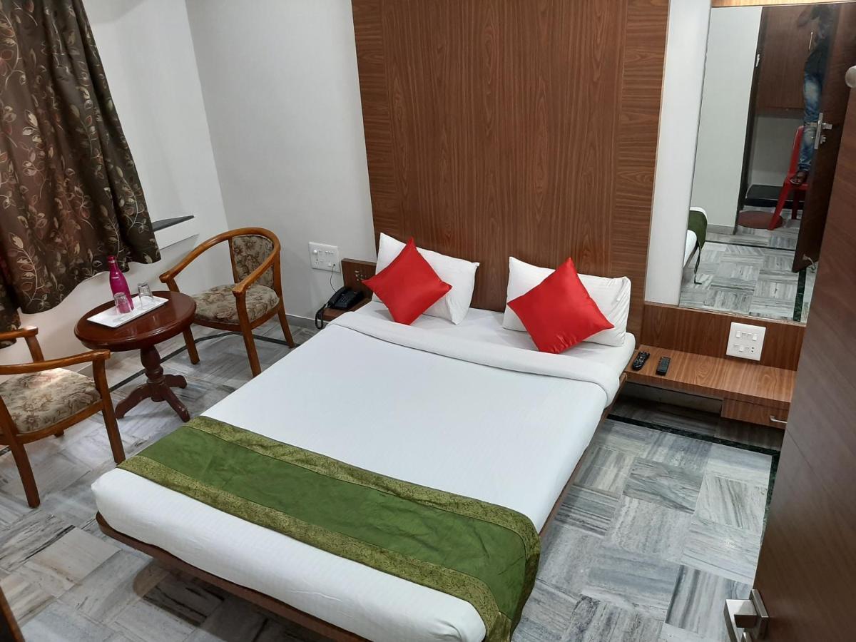 City Palace Hotel होटल सिटी पैलेस Насик Экстерьер фото