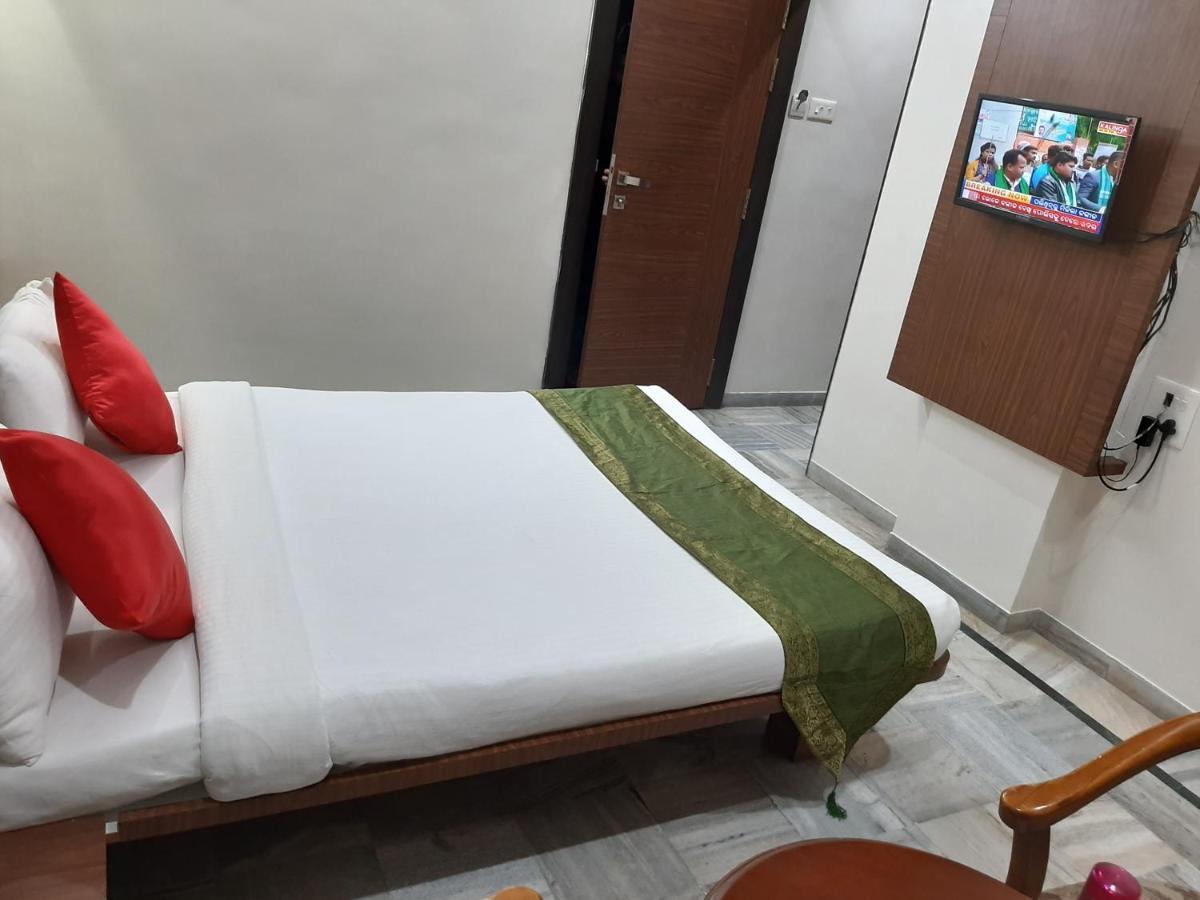 City Palace Hotel होटल सिटी पैलेस Насик Экстерьер фото